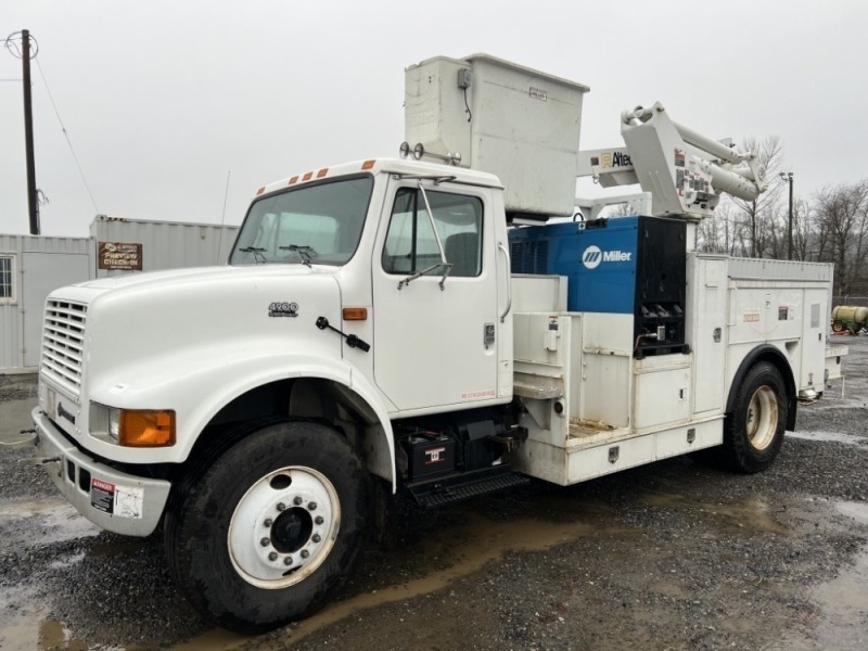 2001 International 4900 Bucket Truck