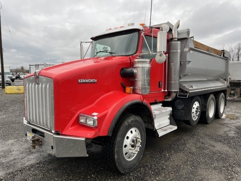 2007 Kenworth T800B Tri-Axle Transfer Truck