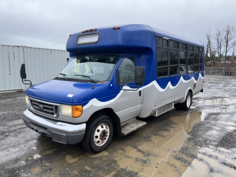 2006 Ford E450 Paratransit Bus