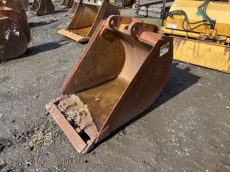 30" Dig Bucket w/Cutting Edge