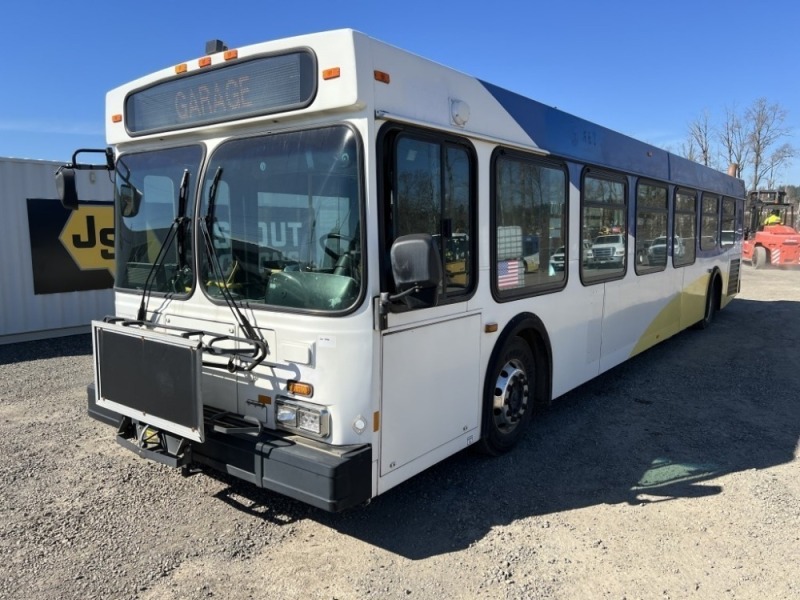 2005 New Flyer D40LF Transit Bus