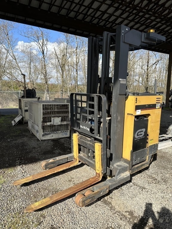 Caterpillar NRR30 Stand Up Fork Lift