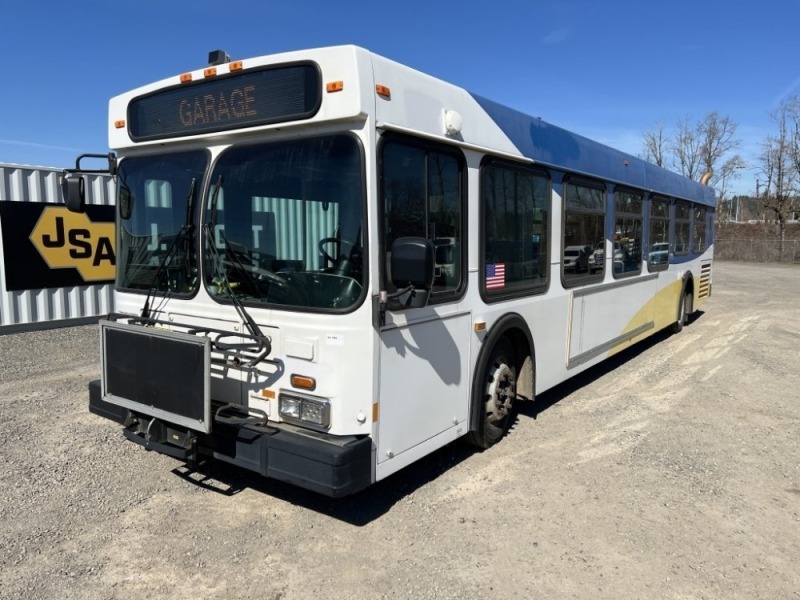 2005 New Flyer D40LF Transit Bus