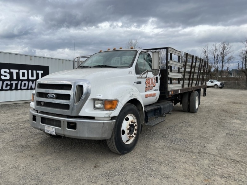 2005 Ford F650 SD Flatbed Truck