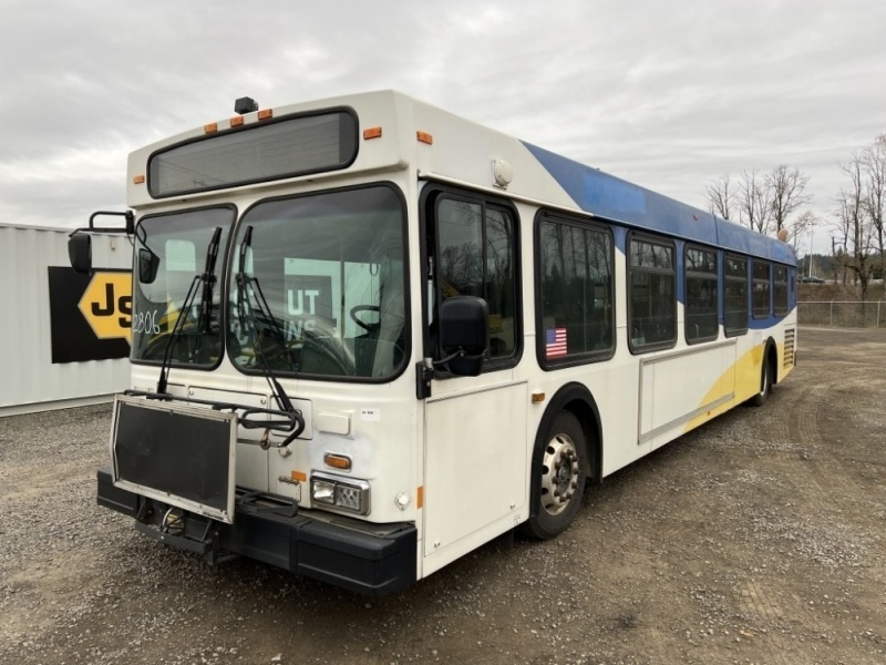 2005 New Flyer D40LF Transit Bus