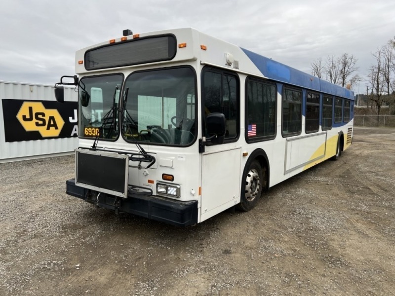 2005 New Flyer D40LF Transit Bus