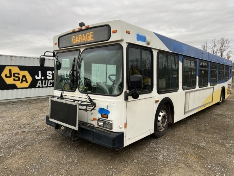 2005 New Flyer D40LF Transit Bus