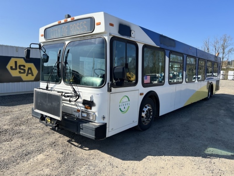 2005 New Flyer D40LF Transit Bus