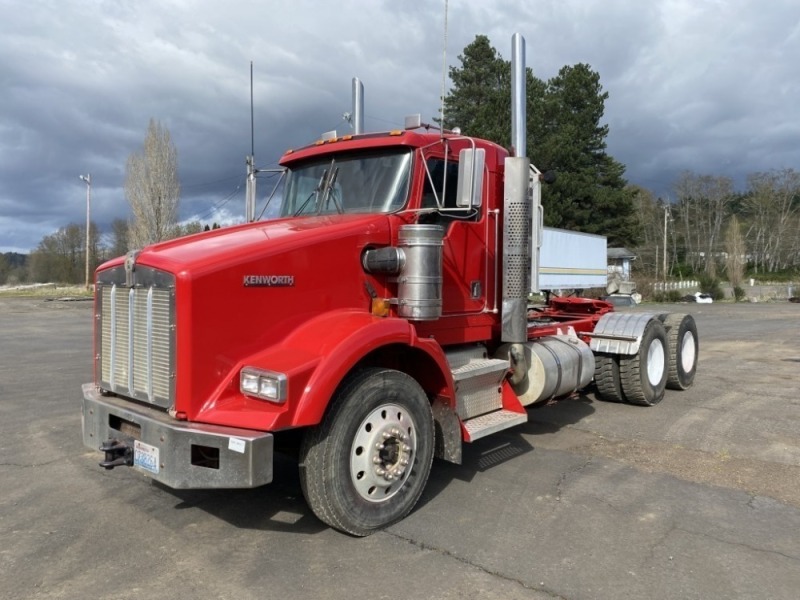 2000 Kenworth T800 T/A Truck Tractor