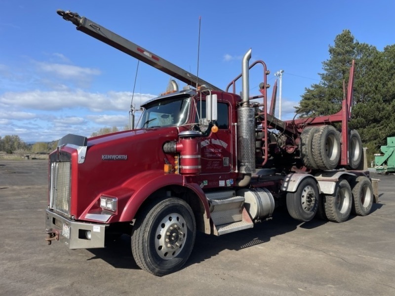 2001 Kenworth T800B Tri-Axle Log Truck