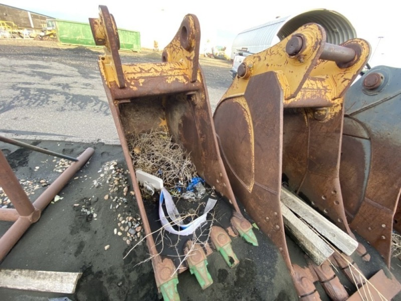 John Deere 28" Dig Bucket