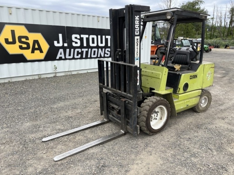 1990 Clark GPX-30 Forklift