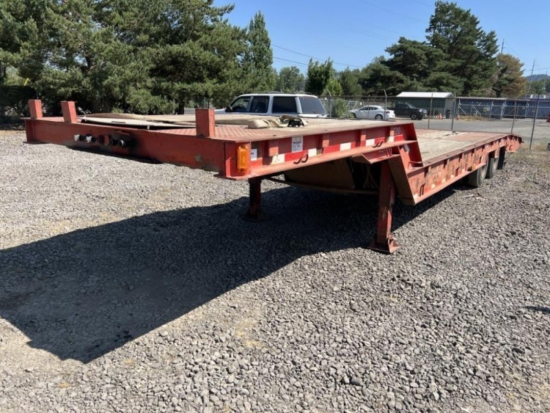 1979 Schwartz T/A Hydraulic Tail Step Deck Trailer