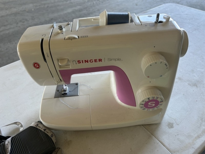 Singer Simple Sewing Machine