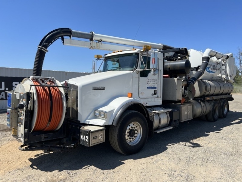 2015 Kenworth T800 - Vactor 2100 Vacuum Truck