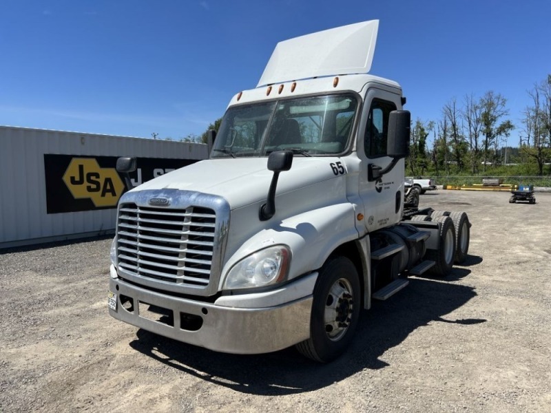 2016 Freightliner Cascadia T/A Truck Tractor