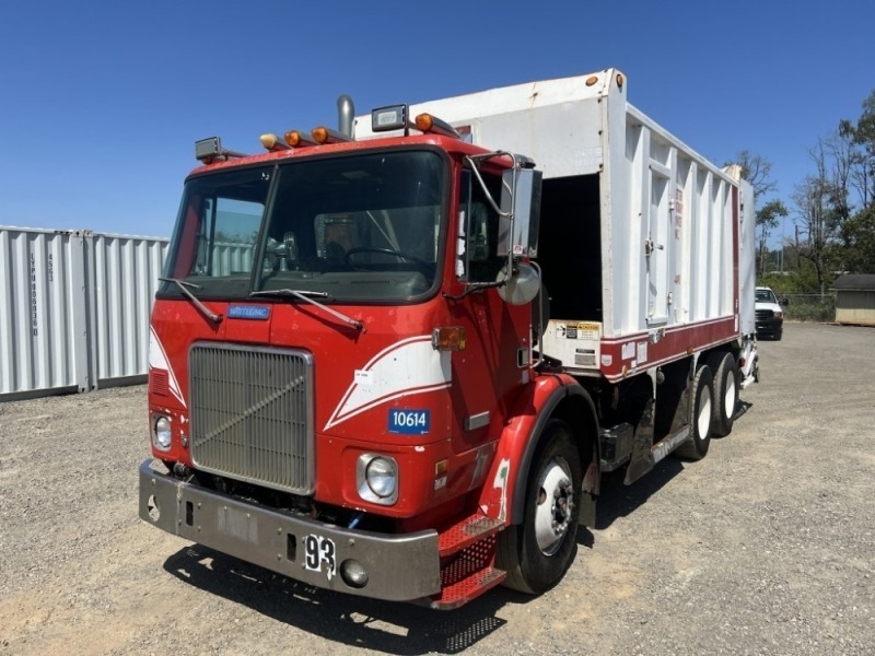 1994 WhiteGMC WX T/A Garbage Truck