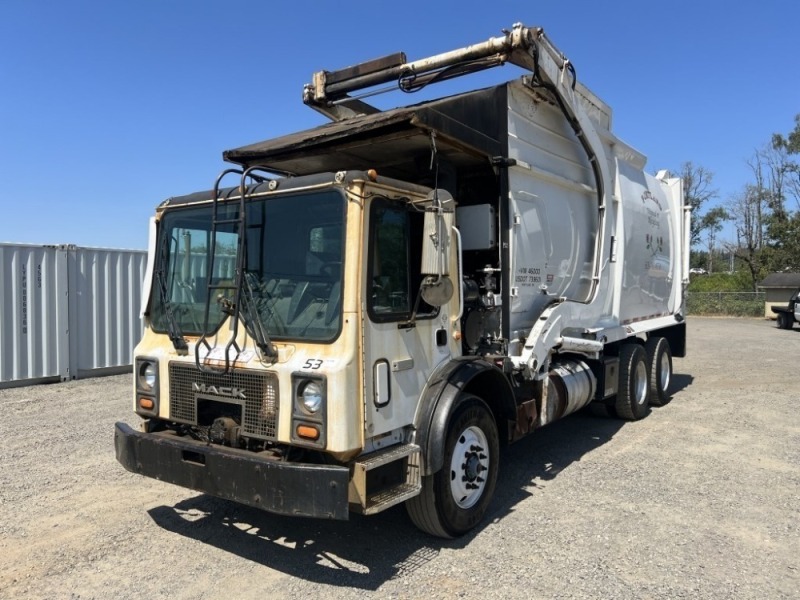 2006 Mack MR688S T/A Garbage Truck