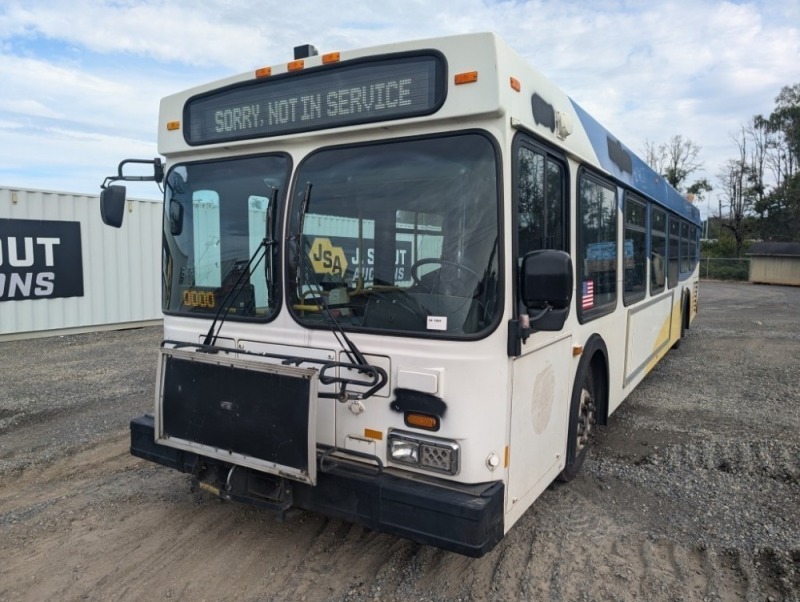 2005 New Flyer D40LF Transit Bus