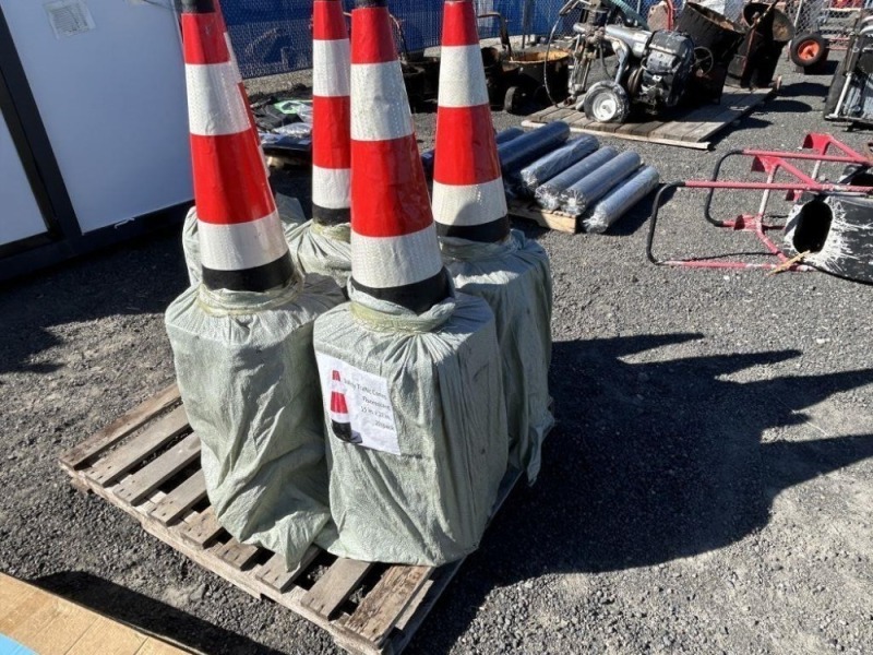 2024 Safety Cones, Qty 100