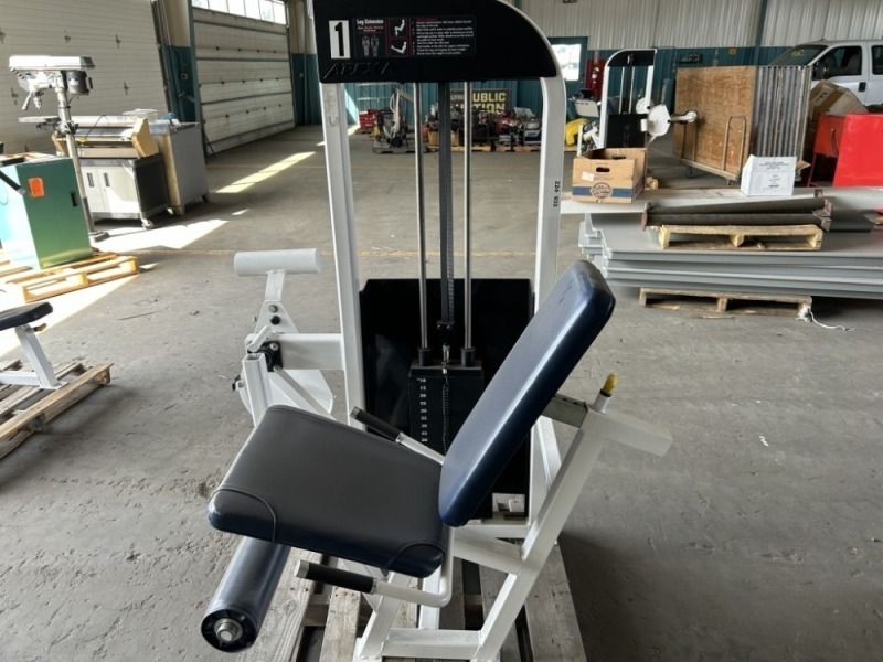 Apex Leg Extension Machine