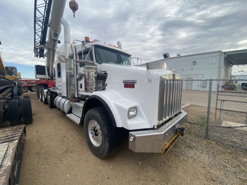 2011 Kenworth T880 Tri-Axle Sleeper Truck Tractor