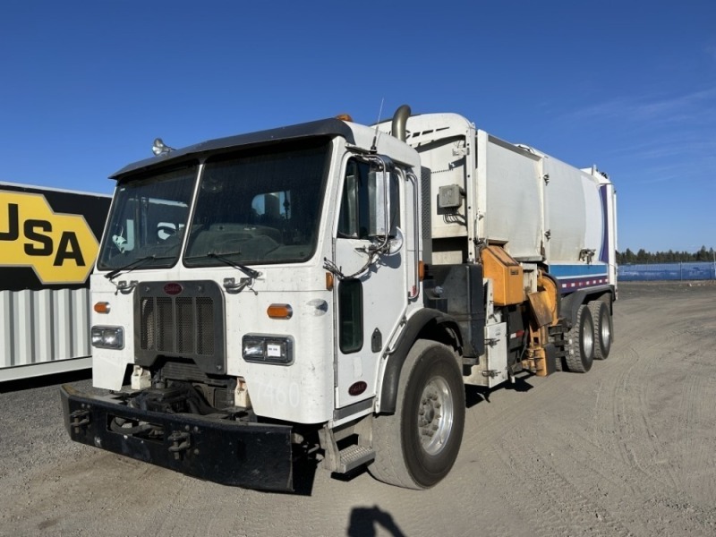 2013 Peterbilt 320 T/A Garbage Truck