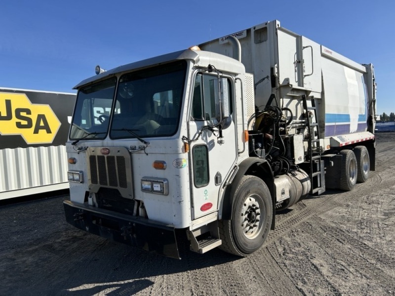 2014 Peterbilt 320 T/A Garbage Truck