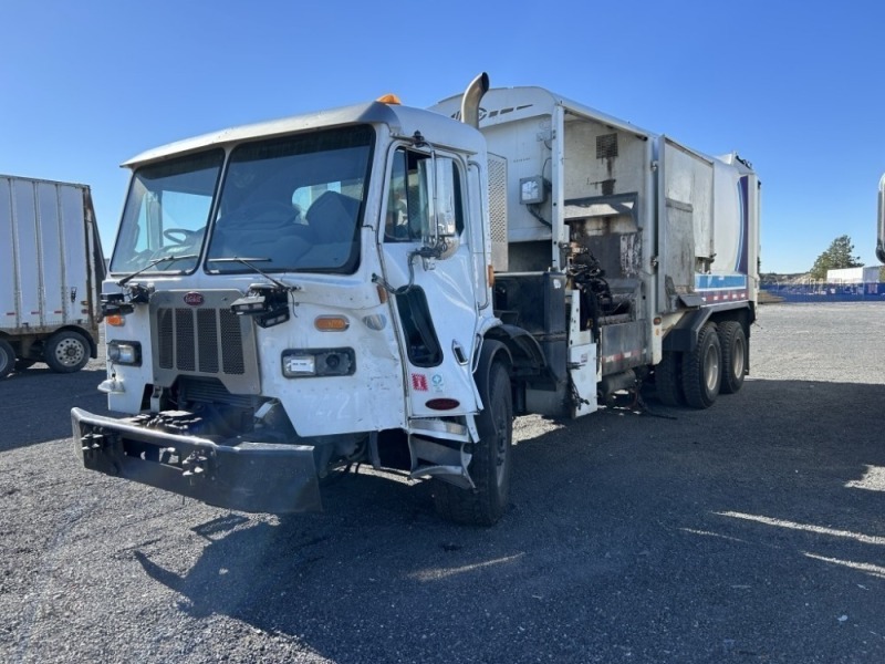 2013 Peterbilt 320 T/A Garbage Truck