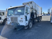 2013 Peterbilt 320 T/A Garbage Truck