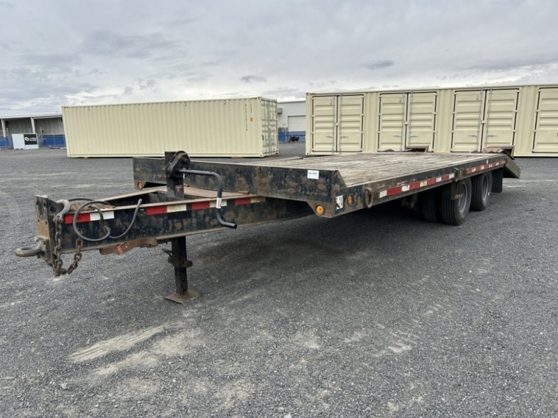 2006 Towmaster T/A Equipment Trailer