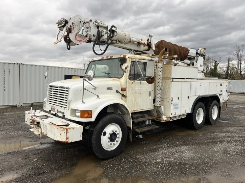 2002 International F-4900 Digger Derrick Truck