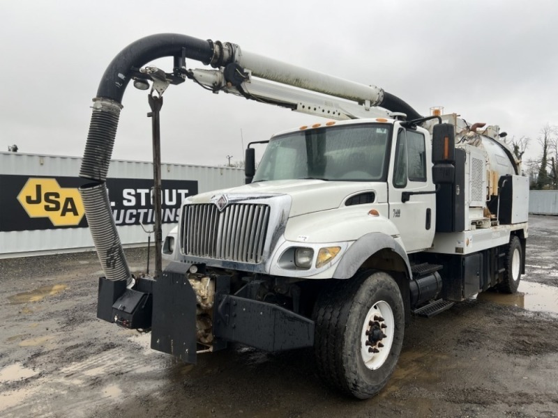 2004 International 7400 - Vac-Con Vacuum Truck