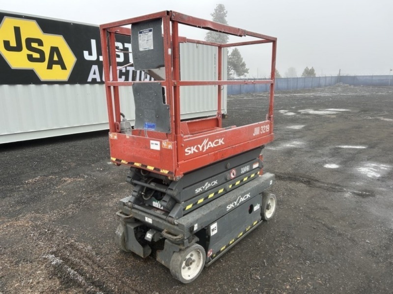 2016 SkyJack SJIII3219 Scissor Lift