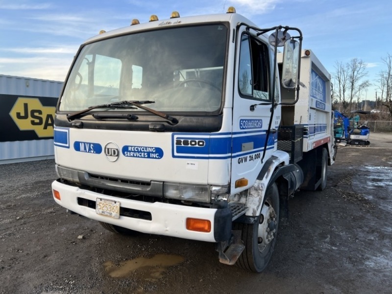 1997 Nissan UD2600 Garbage Truck