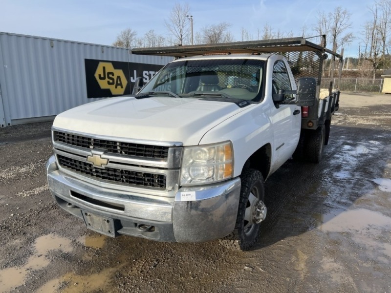 2010 Chevrolet Silverado 2500 HD Flatbed Truck