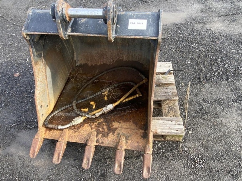 CAT 33" Dig Bucket