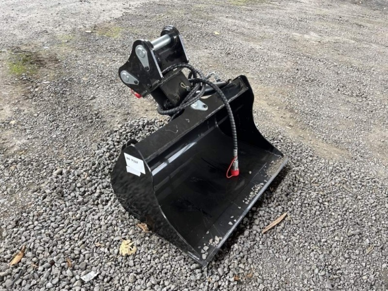 32" Articulating Muck Bucket