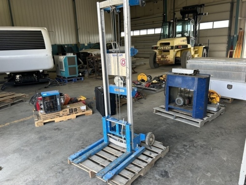 Genie Material Lift