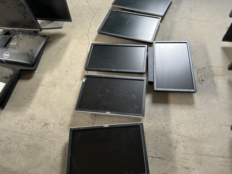 Dell Monitors, Qty: 6