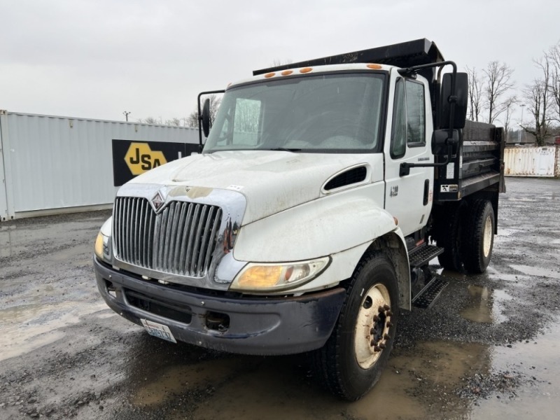 2004 International 4200 S/A Dump Truck