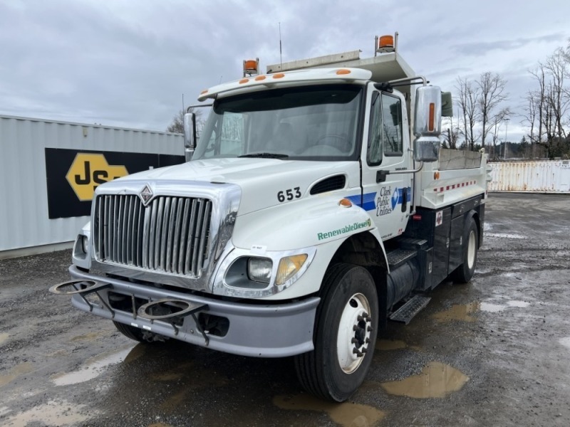 2005 International 7400 S/A Dump Truck