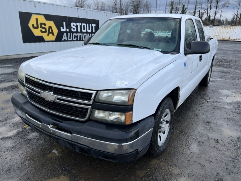 2007 Chevrolet Silverado 1500 LS Extra Cab Pickup