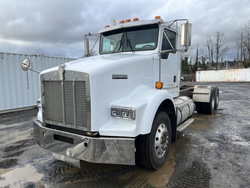 1997 Kenworth T800 T/A Cab & Chassis