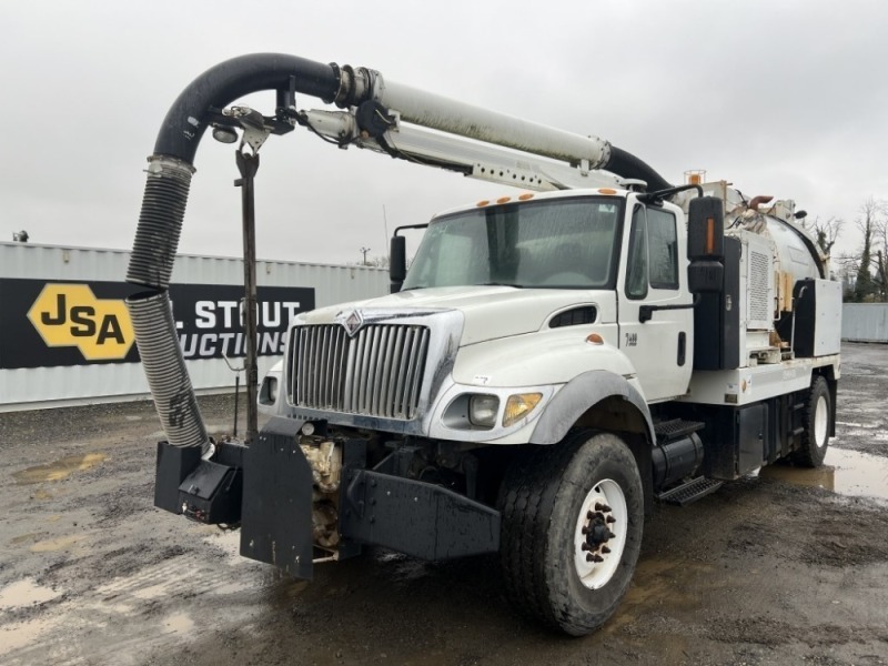 2004 International 7400 Vac-Con Vacuum Truck