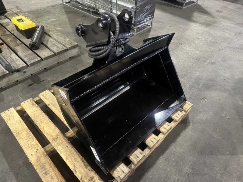 2025 GIYI 36" Tilting Muck Bucket