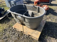 Rubbermaid 150 Gallon Stock Tank