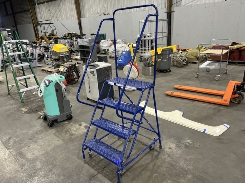 4 Step Rolling Industrial Ladder