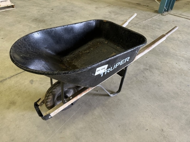 Truper Steel Wheelbarrow