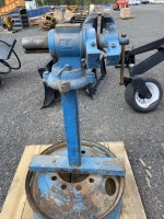 Standing Vice Grip